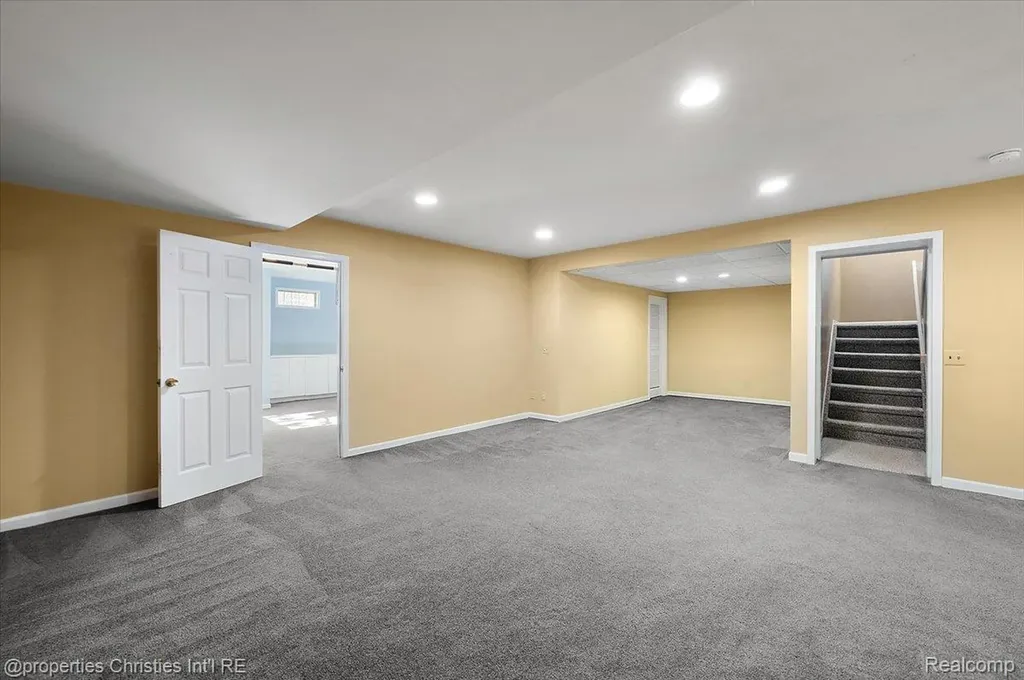 6835 High Ridge Road West Bloomfield Charter Township MI 48324