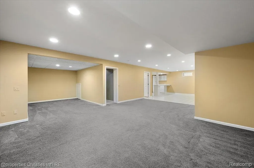 6835 High Ridge Road West Bloomfield Charter Township MI 48324