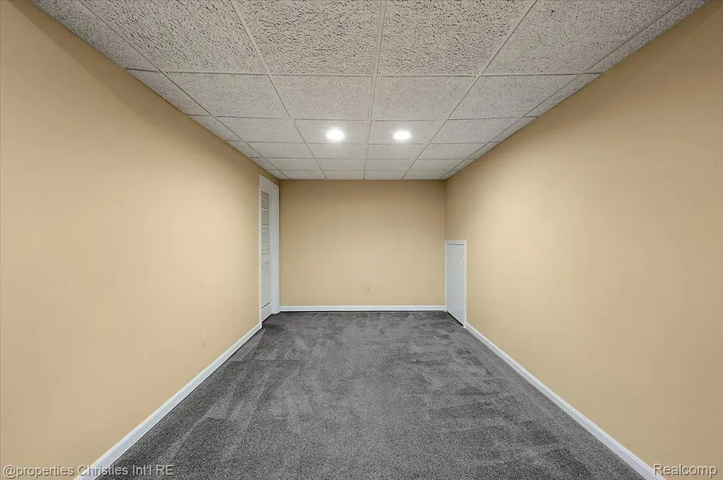 6835 High Ridge Road West Bloomfield Charter Township MI 48324
