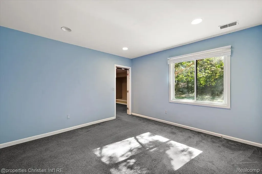 6835 High Ridge Road West Bloomfield Charter Township MI 48324