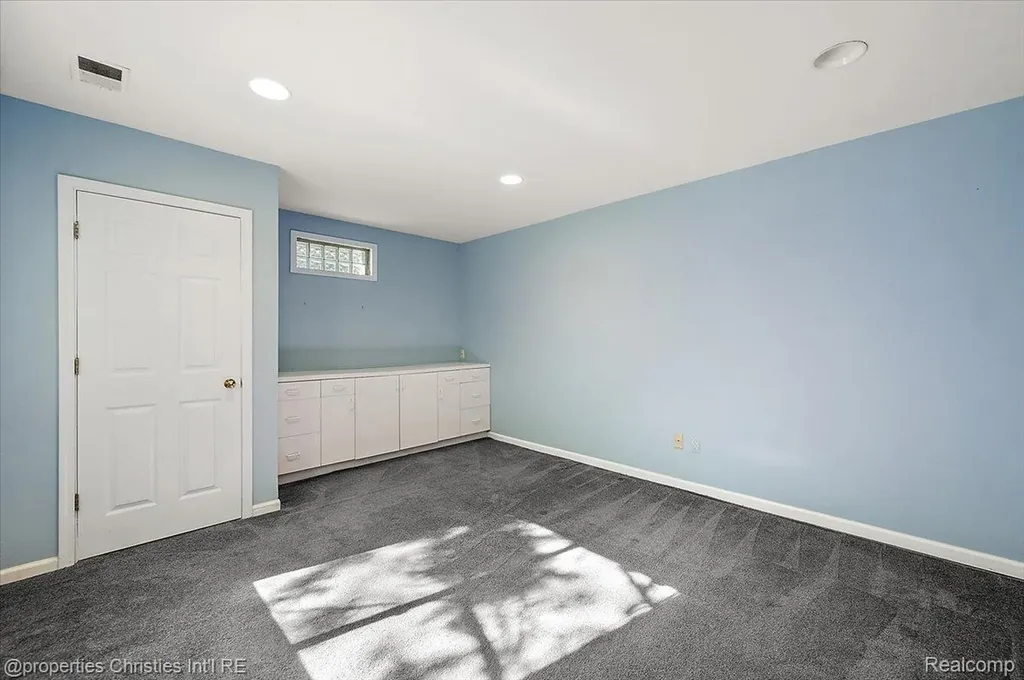 6835 High Ridge Road West Bloomfield Charter Township MI 48324