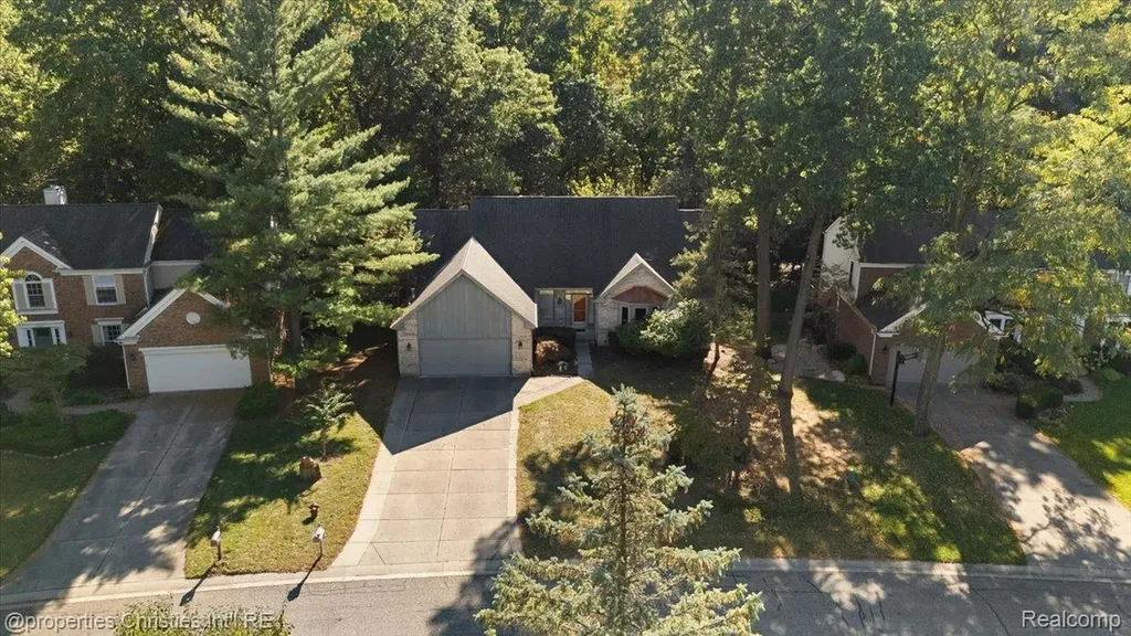 6835 High Ridge Road West Bloomfield Charter Township MI 48324