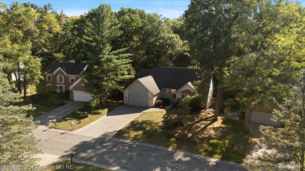 6835 High Ridge Road West Bloomfield Charter Township MI 48324
