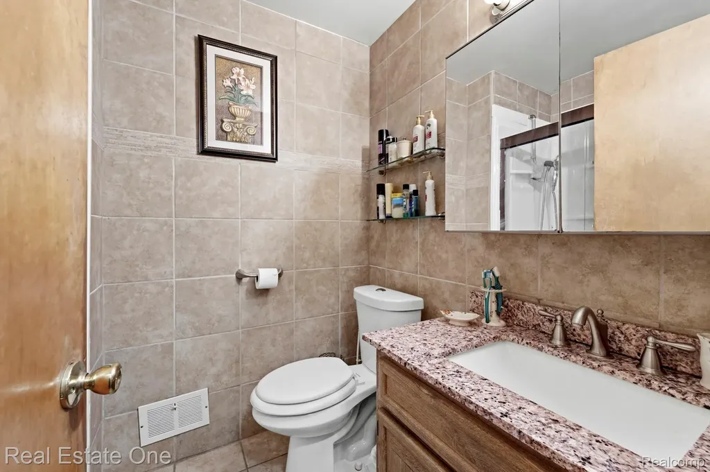 15274 Regina Avenue Allen Park City MI 48101