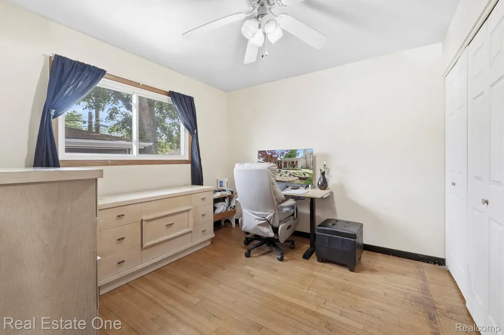 15274 Regina Avenue Allen Park City MI 48101