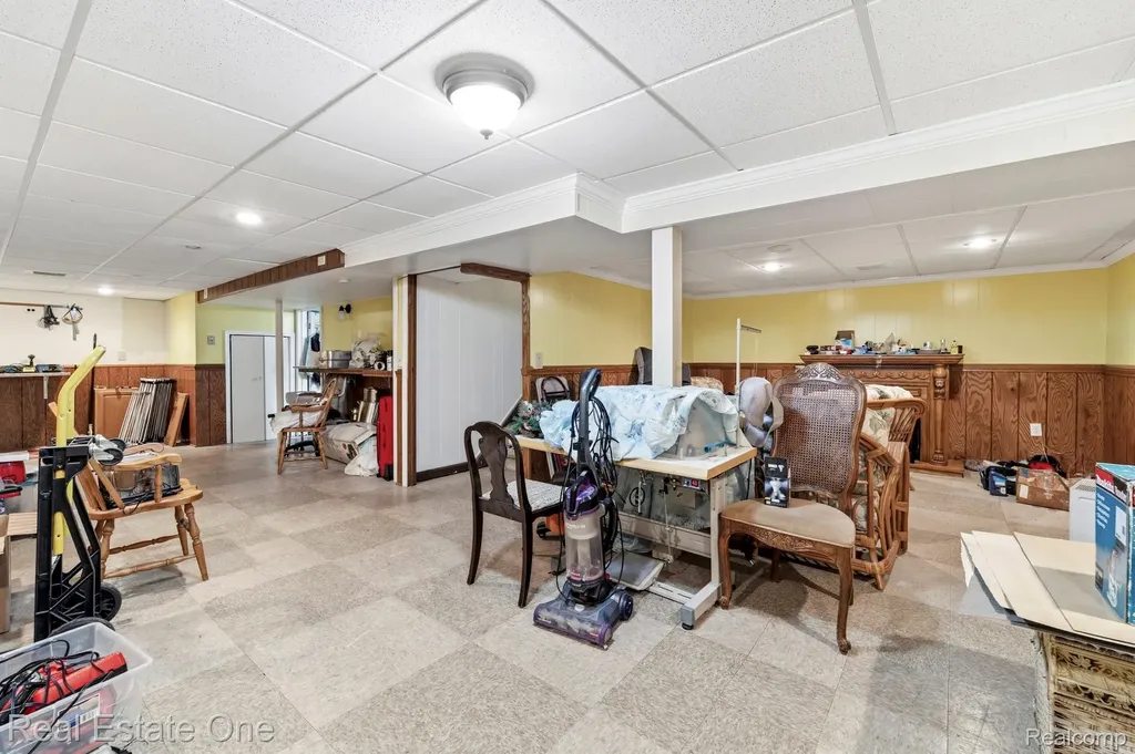 15274 Regina Avenue Allen Park City MI 48101