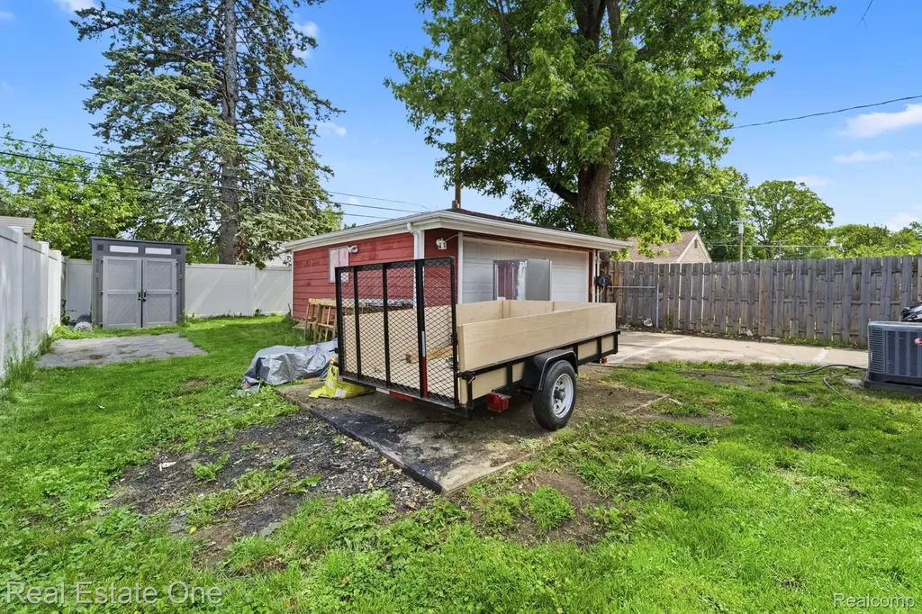 15274 Regina Avenue Allen Park City MI 48101