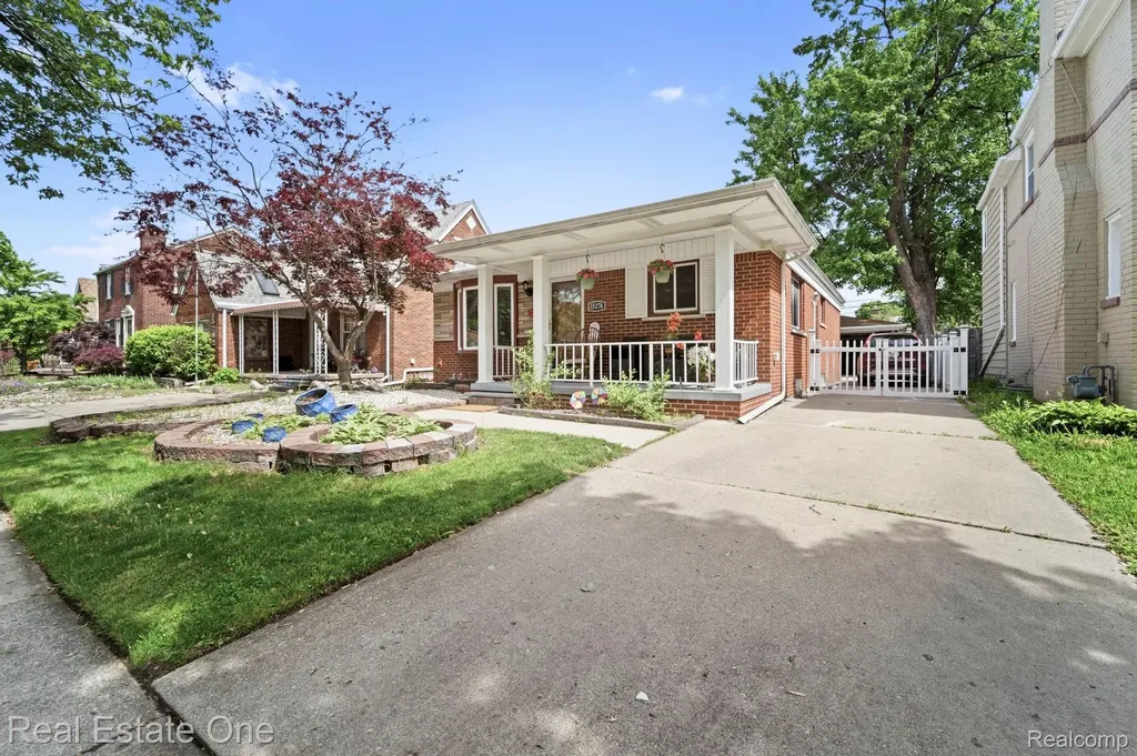 15274 Regina Avenue Allen Park City MI 48101
