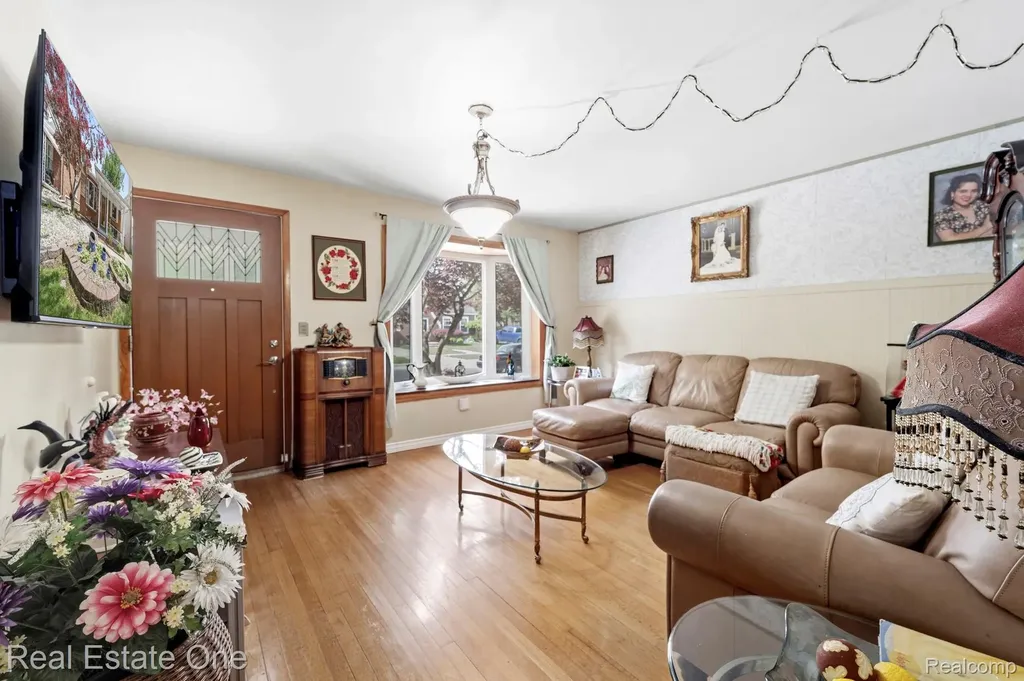 15274 Regina Avenue Allen Park City MI 48101