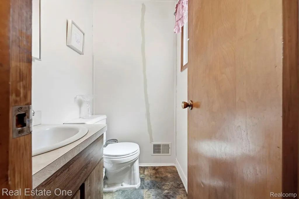 15274 Regina Avenue Allen Park City MI 48101