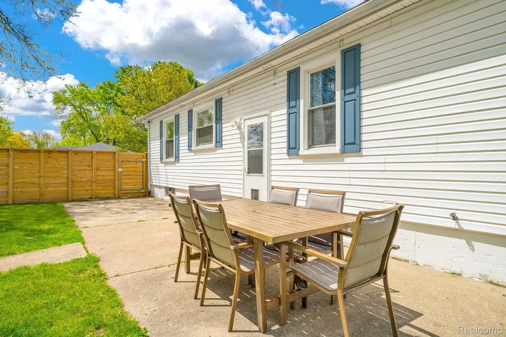 2287 Moorhouse Street Ferndale City MI 48220
