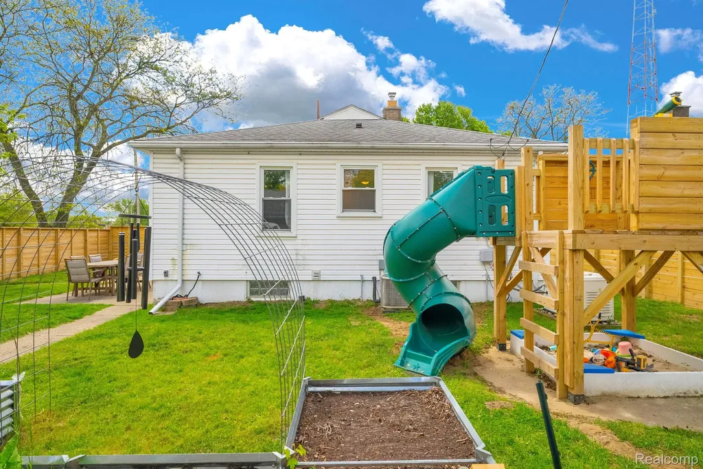 2287 Moorhouse Street Ferndale City MI 48220