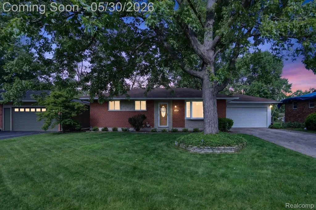 721 Robbinann Drive Waterford Charter Township MI 48328