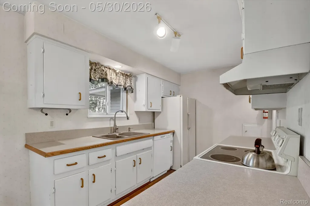 721 Robbinann Drive Waterford Charter Township MI 48328