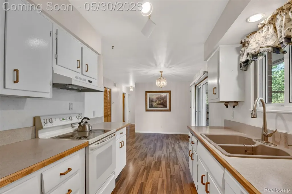 721 Robbinann Drive Waterford Charter Township MI 48328