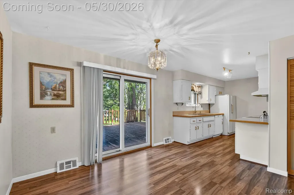 721 Robbinann Drive Waterford Charter Township MI 48328