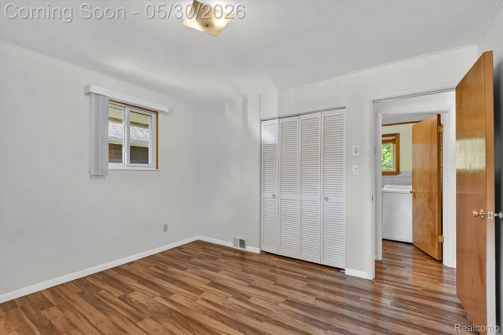 721 Robbinann Drive Waterford Charter Township MI 48328