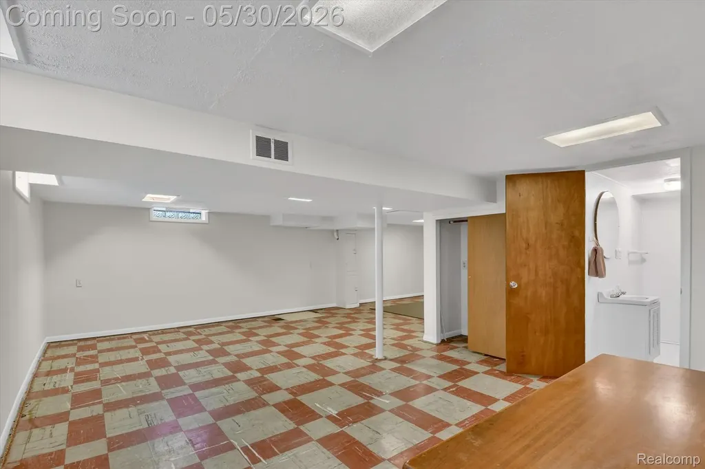 721 Robbinann Drive Waterford Charter Township MI 48328