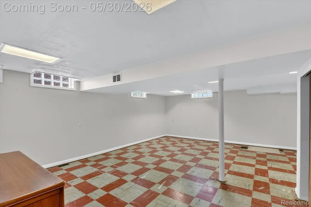 721 Robbinann Drive Waterford Charter Township MI 48328