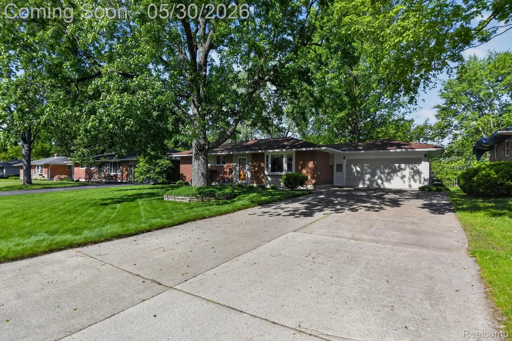 721 Robbinann Drive Waterford Charter Township MI 48328