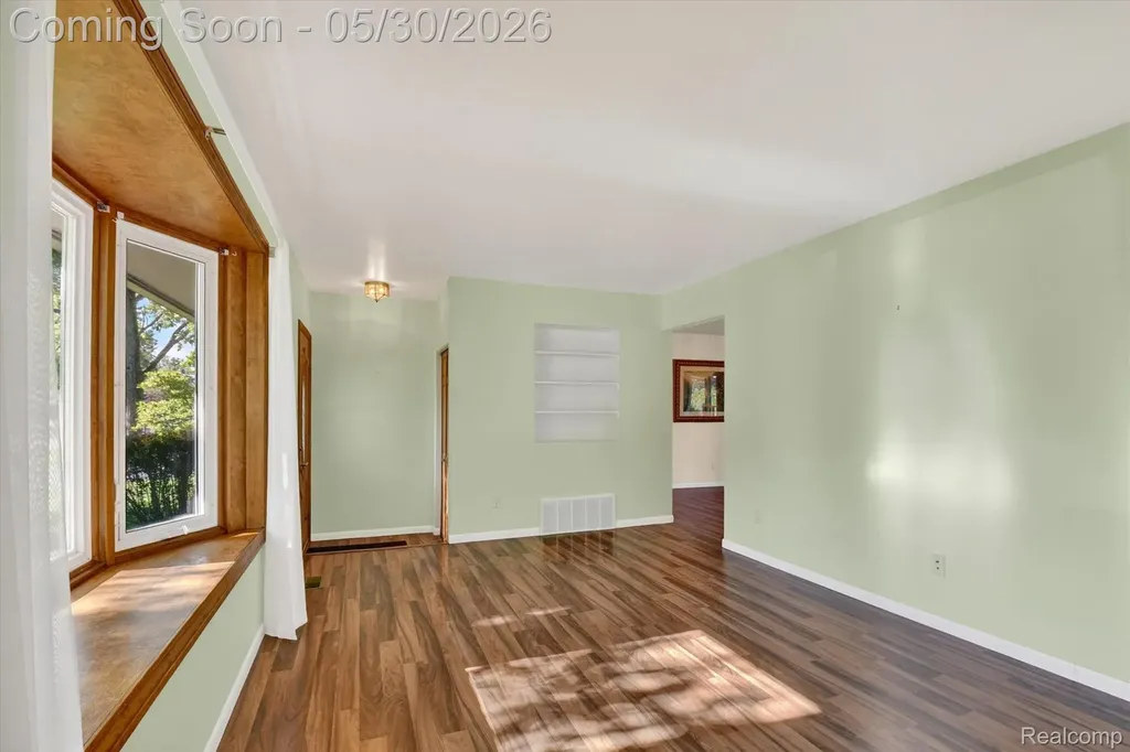 721 Robbinann Drive Waterford Charter Township MI 48328