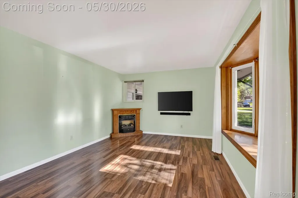 721 Robbinann Drive Waterford Charter Township MI 48328
