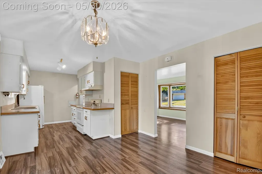 721 Robbinann Drive Waterford Charter Township MI 48328