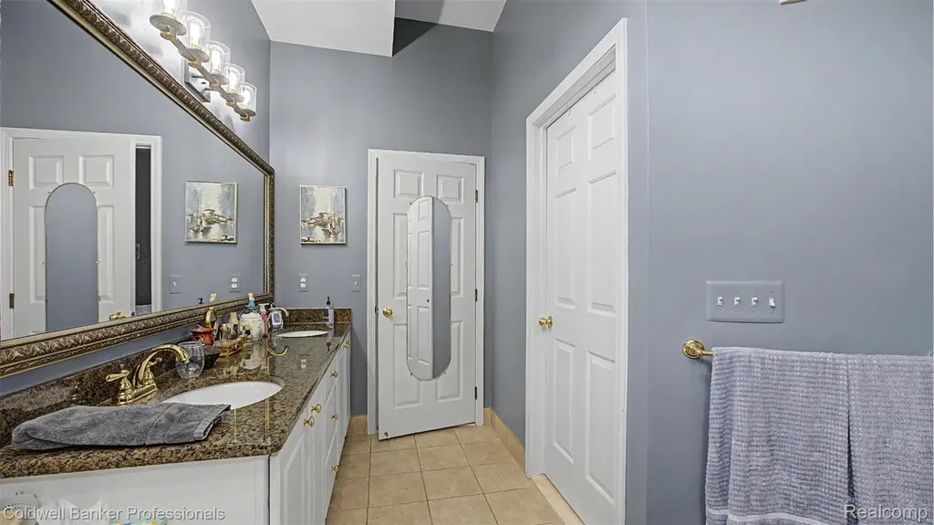 43662 Vintners Place Drive Sterling Heights City MI 48314