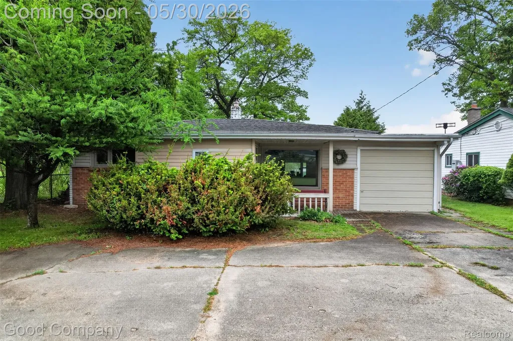 953 Lake Drive Oxford Charter Township MI 48371
