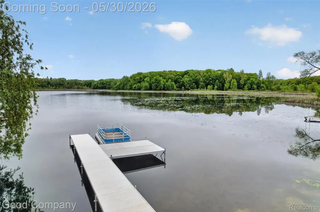 953 Lake Drive Oxford Charter Township MI 48371