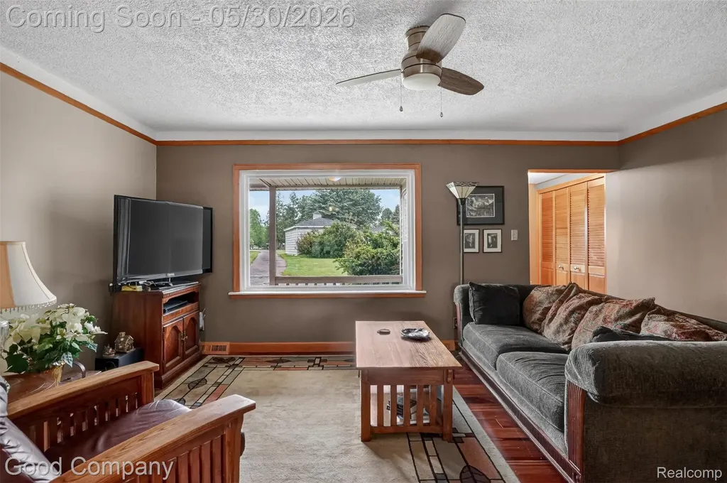 953 Lake Drive Oxford Charter Township MI 48371