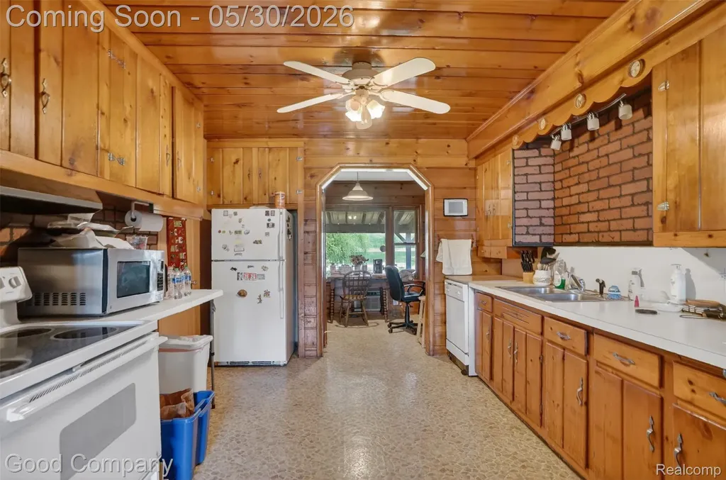 953 Lake Drive Oxford Charter Township MI 48371