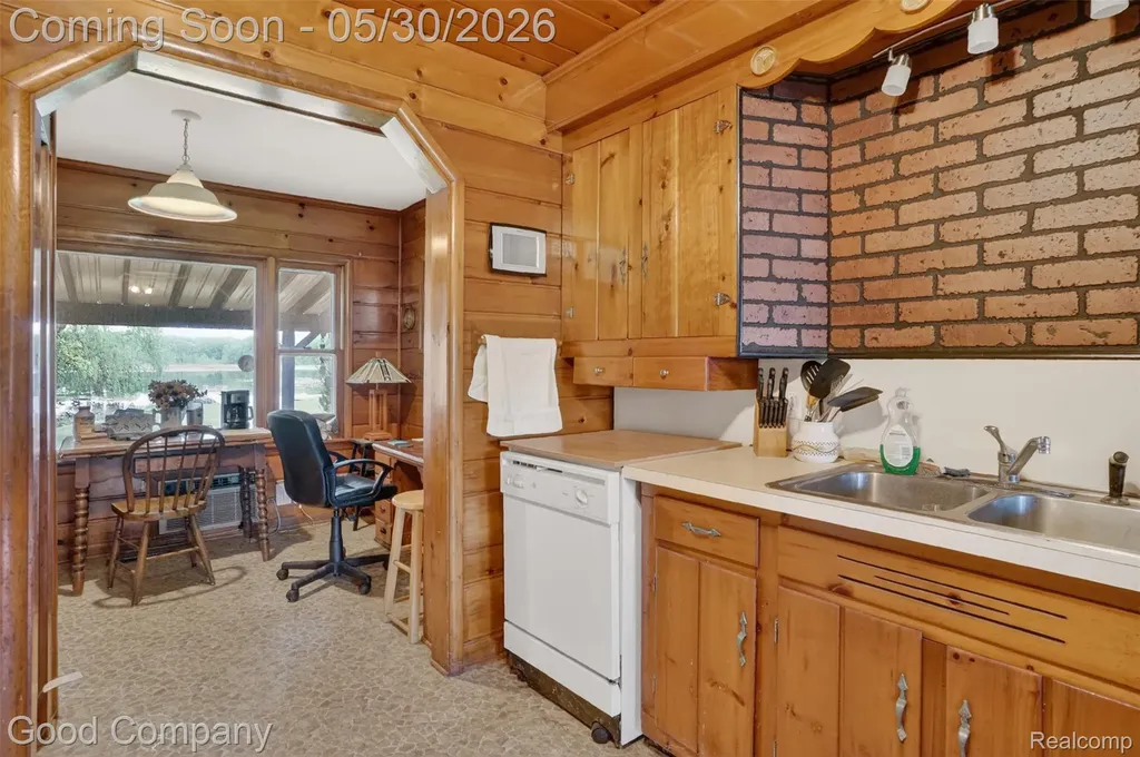 953 Lake Drive Oxford Charter Township MI 48371