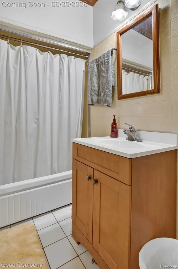 953 Lake Drive Oxford Charter Township MI 48371