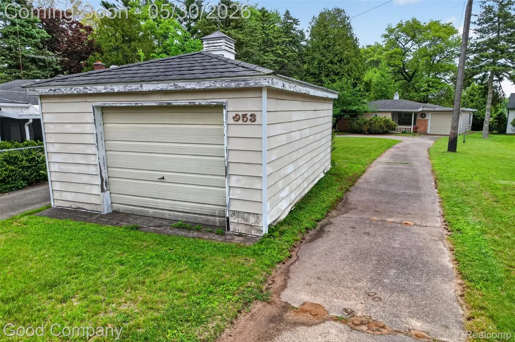 953 Lake Drive Oxford Charter Township MI 48371