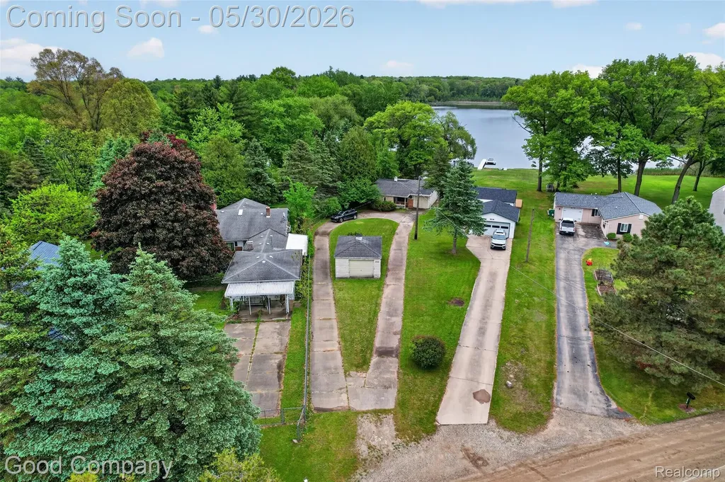 953 Lake Drive Oxford Charter Township MI 48371