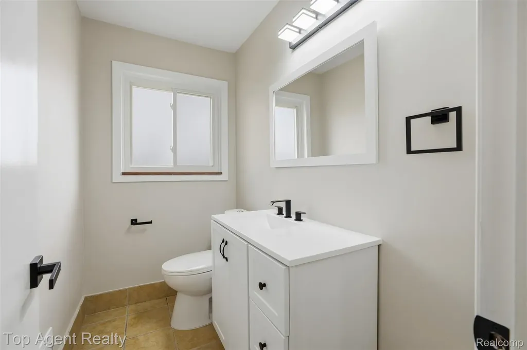 21407 Pallister Street St. Clair Shores City MI 48080