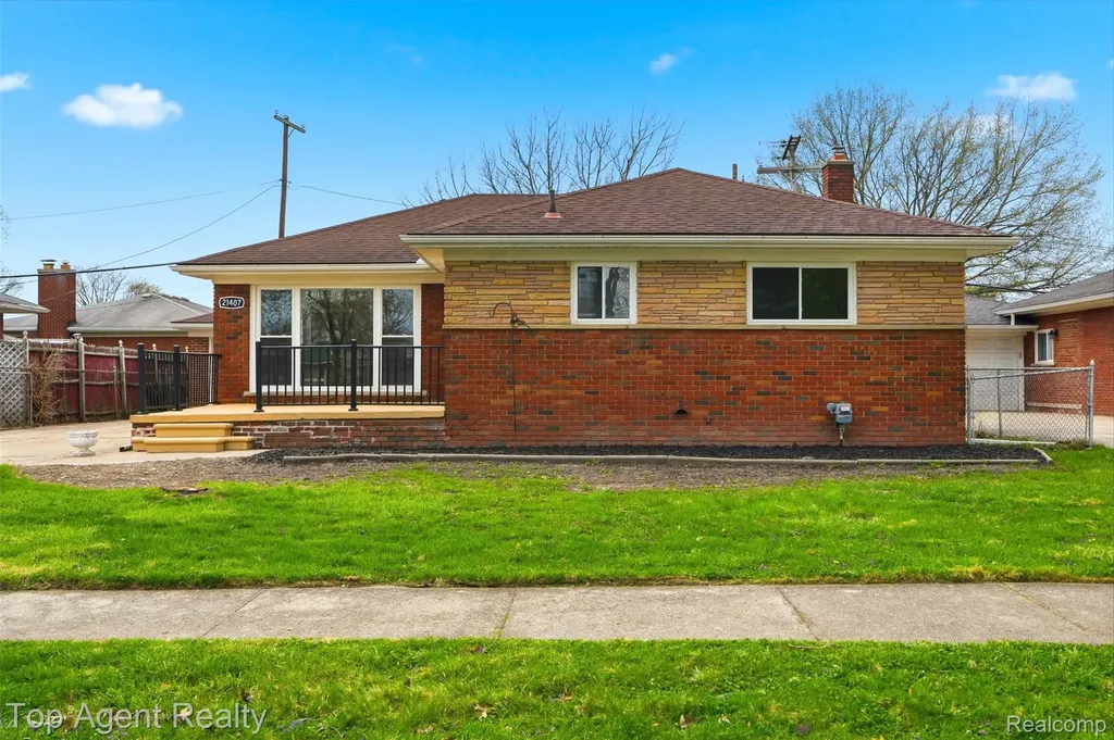 21407 Pallister Street St. Clair Shores City MI 48080