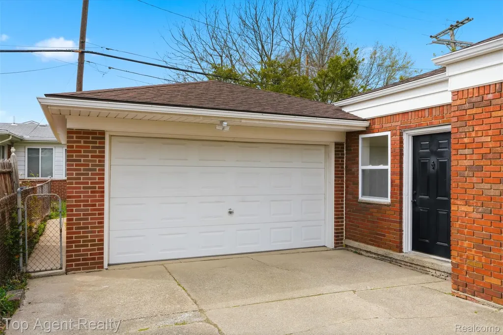 21407 Pallister Street St. Clair Shores City MI 48080