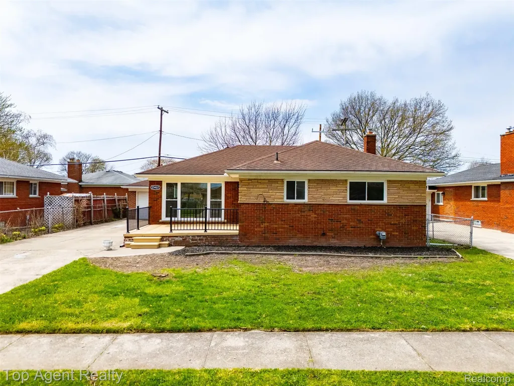 21407 Pallister Street St. Clair Shores City MI 48080