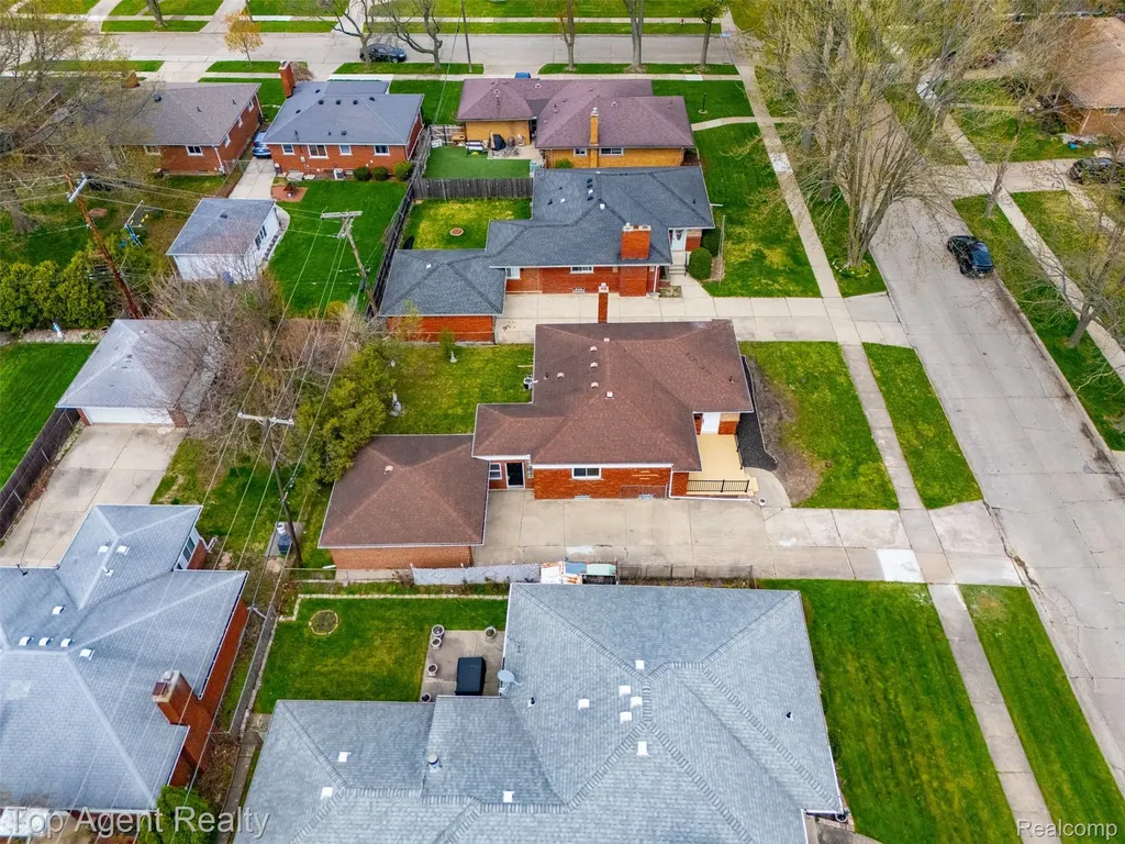 21407 Pallister Street St. Clair Shores City MI 48080