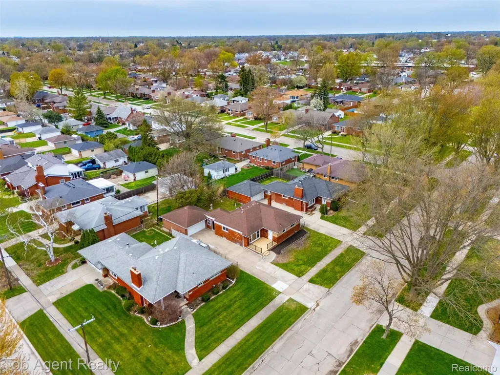21407 Pallister Street St. Clair Shores City MI 48080