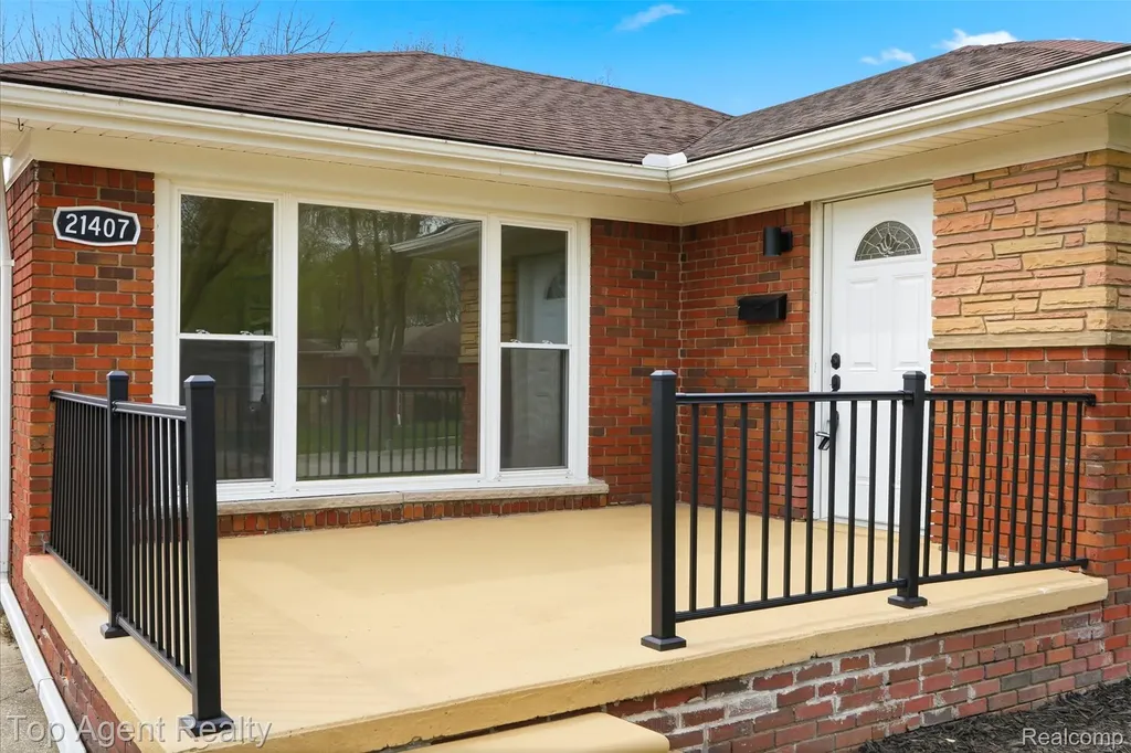 21407 Pallister Street St. Clair Shores City MI 48080