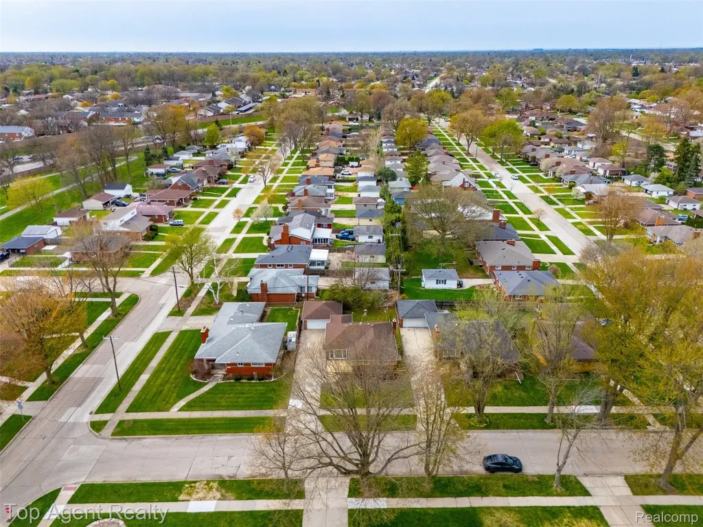 21407 Pallister Street St. Clair Shores City MI 48080