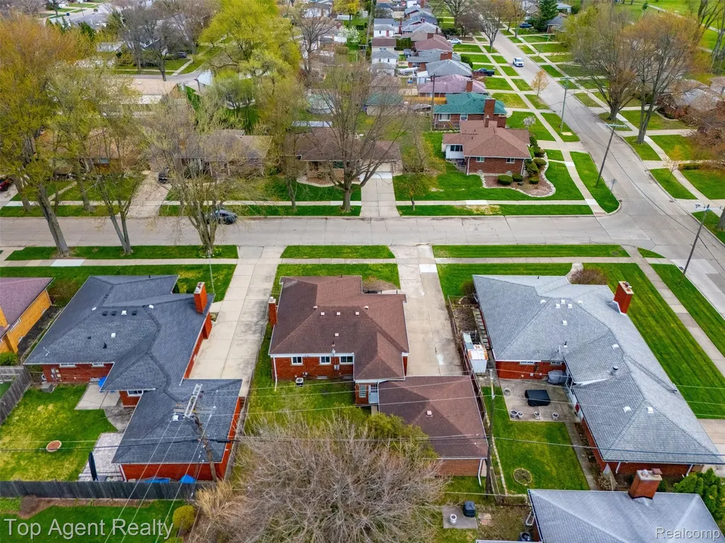 21407 Pallister Street St. Clair Shores City MI 48080