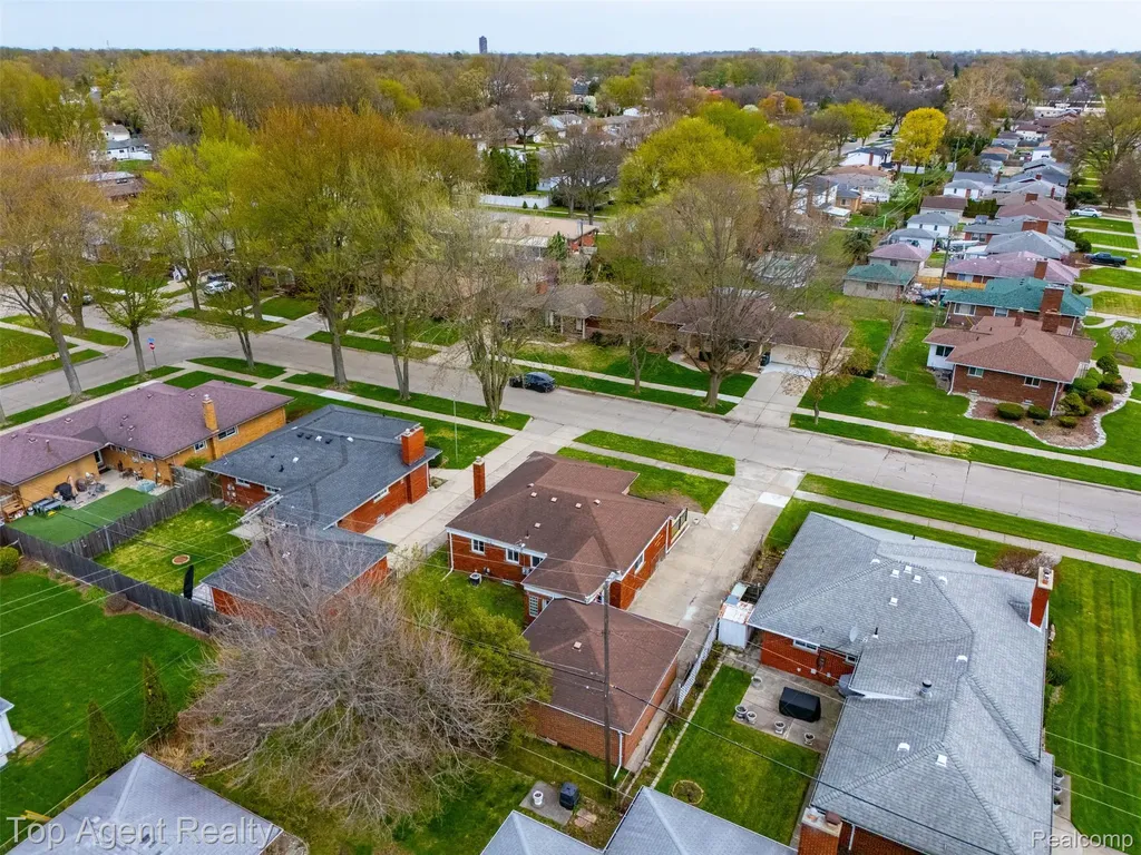 21407 Pallister Street St. Clair Shores City MI 48080