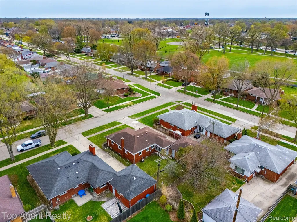 21407 Pallister Street St. Clair Shores City MI 48080