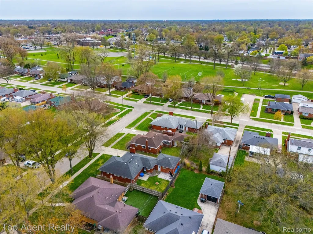 21407 Pallister Street St. Clair Shores City MI 48080