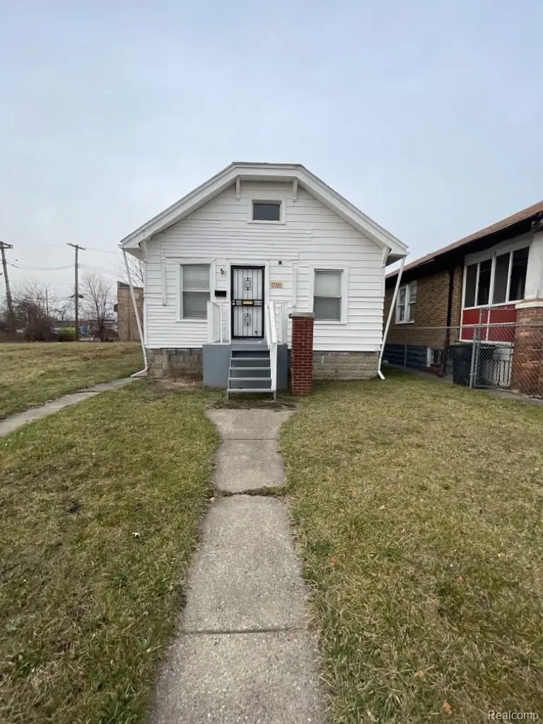 15351 Petoskey Avenue Detroit City MI 48238