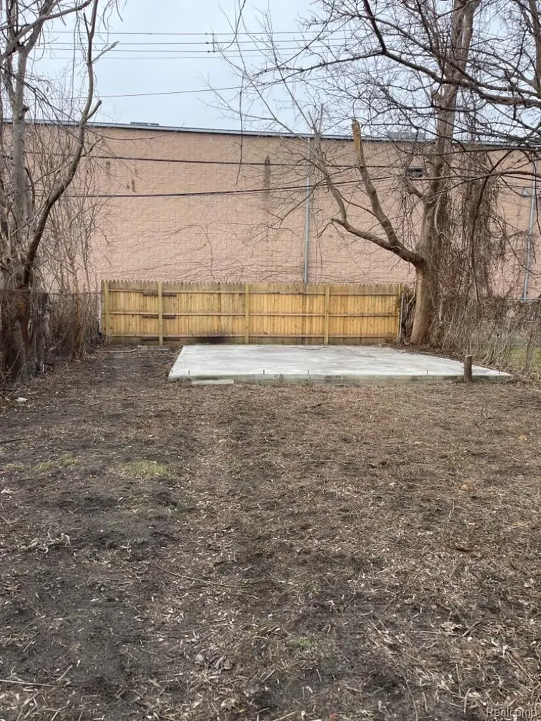15351 Petoskey Avenue Detroit City MI 48238
